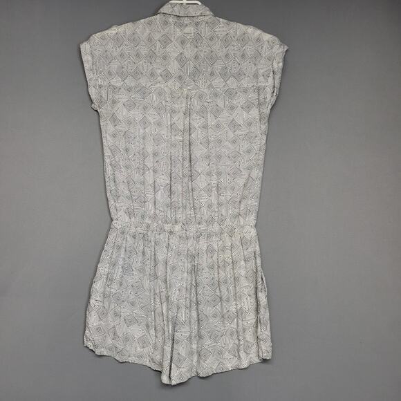 Old Navy Romper Womens Medium Geometric Print Button Front Shorts Rayon Playsuit - Picture 14 of 14
